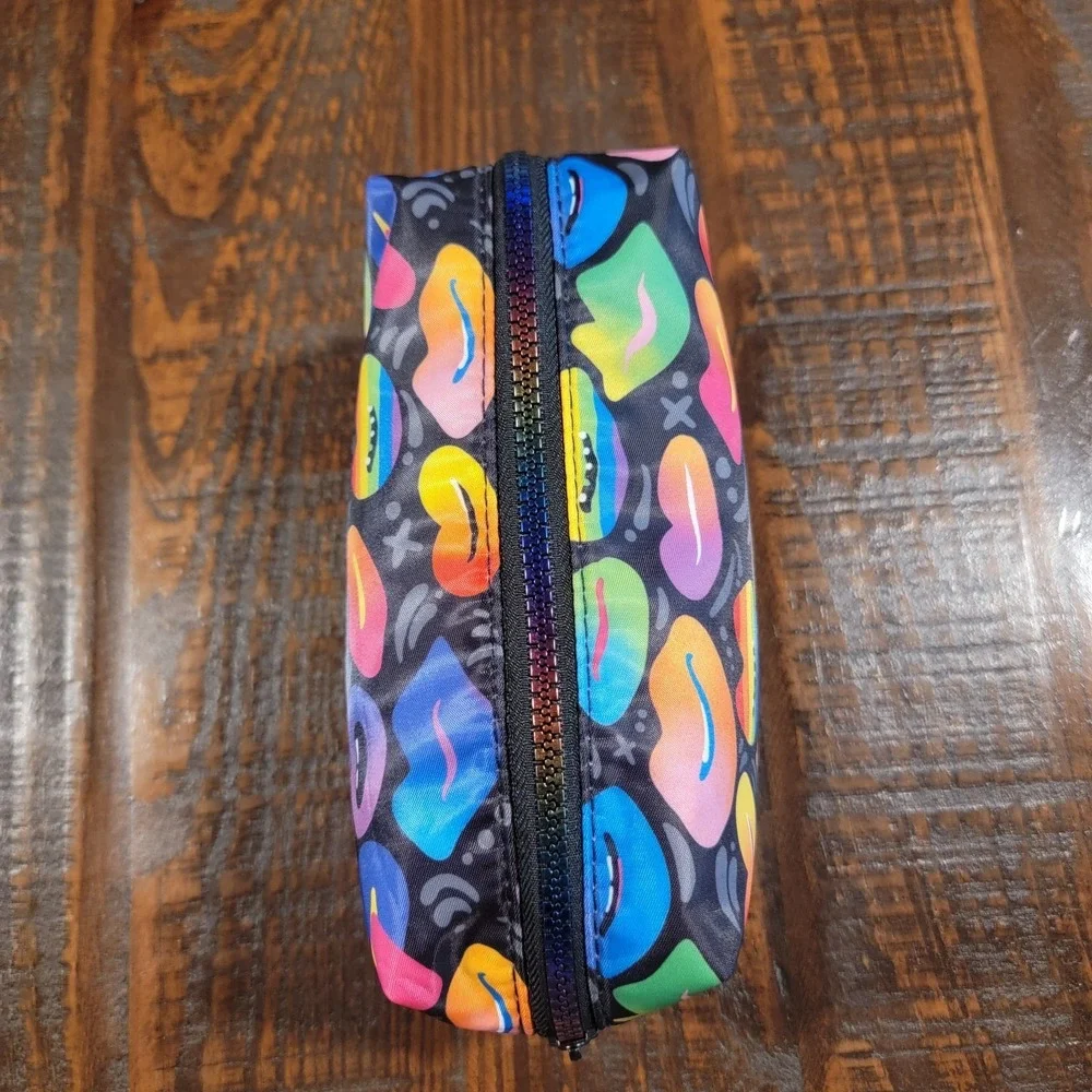 Jason Naylor Zip‎ Rainbow Colorful Kisses Lips Cosmetic Pencil Travel Bag NWOT